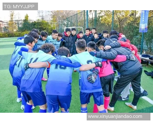 兰斯在绿茵场上展现风采足球激情与团队合作的完美结合